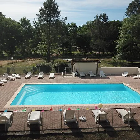 مكان تخييم Les Palafitos 3*