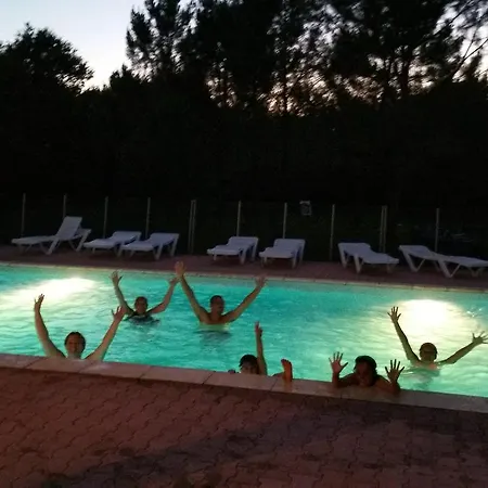 مكان تخييم Les Palafitos 3*