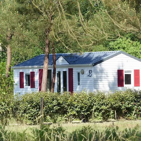 Les Palafitos مكان تخييم Luglon