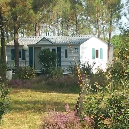 Les Palafitos مكان تخييم 3*